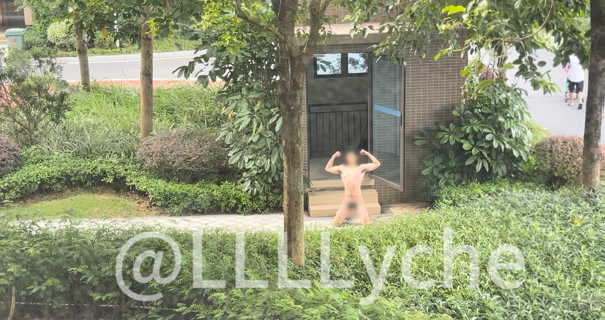 LLLLyche tweet media