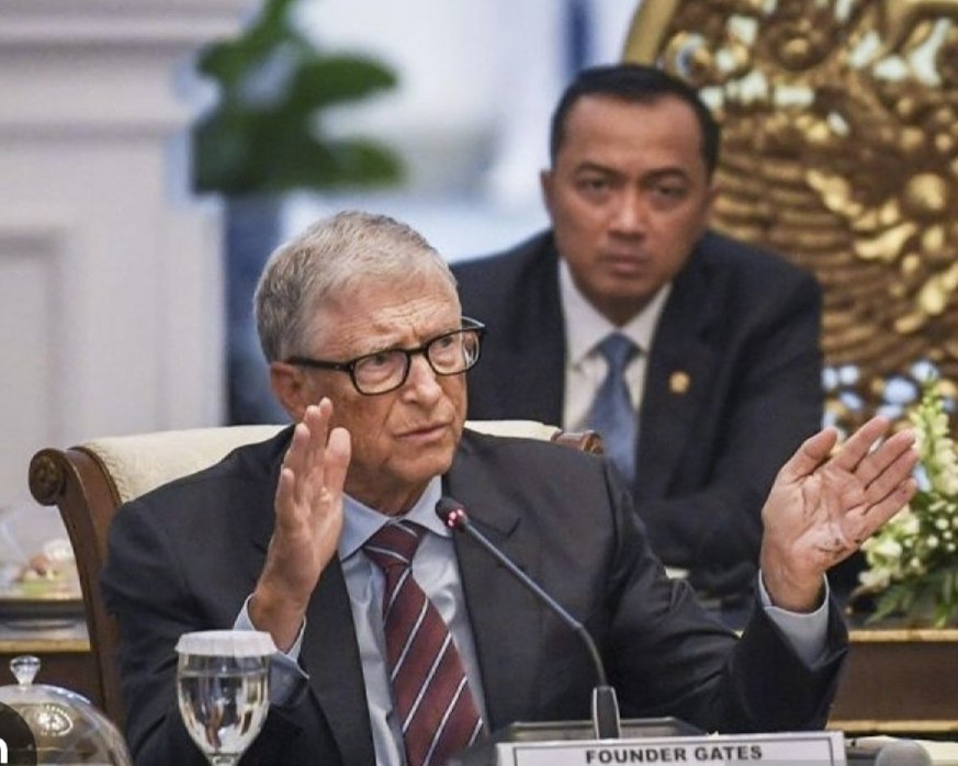 BizObservation's tweet photo. Bill Gates visited China again after an absence of two and a half years. On the evening of February 11, he unexpectedly appeared in Zhangjiang, Shanghai, to attend a health event titled “Action Creates Hope.” This visit marks his first trip to China since June 2023. https://t.co/jLbcrdmxNO