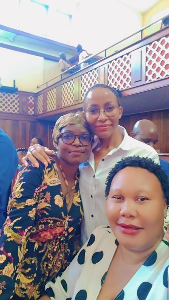 Nice_Gisunte's tweet photo. Wadada wa Bawacha tukiwa mahakamani leo ✌️
#FreeTunduLissu https://t.co/TgabXz1eF8