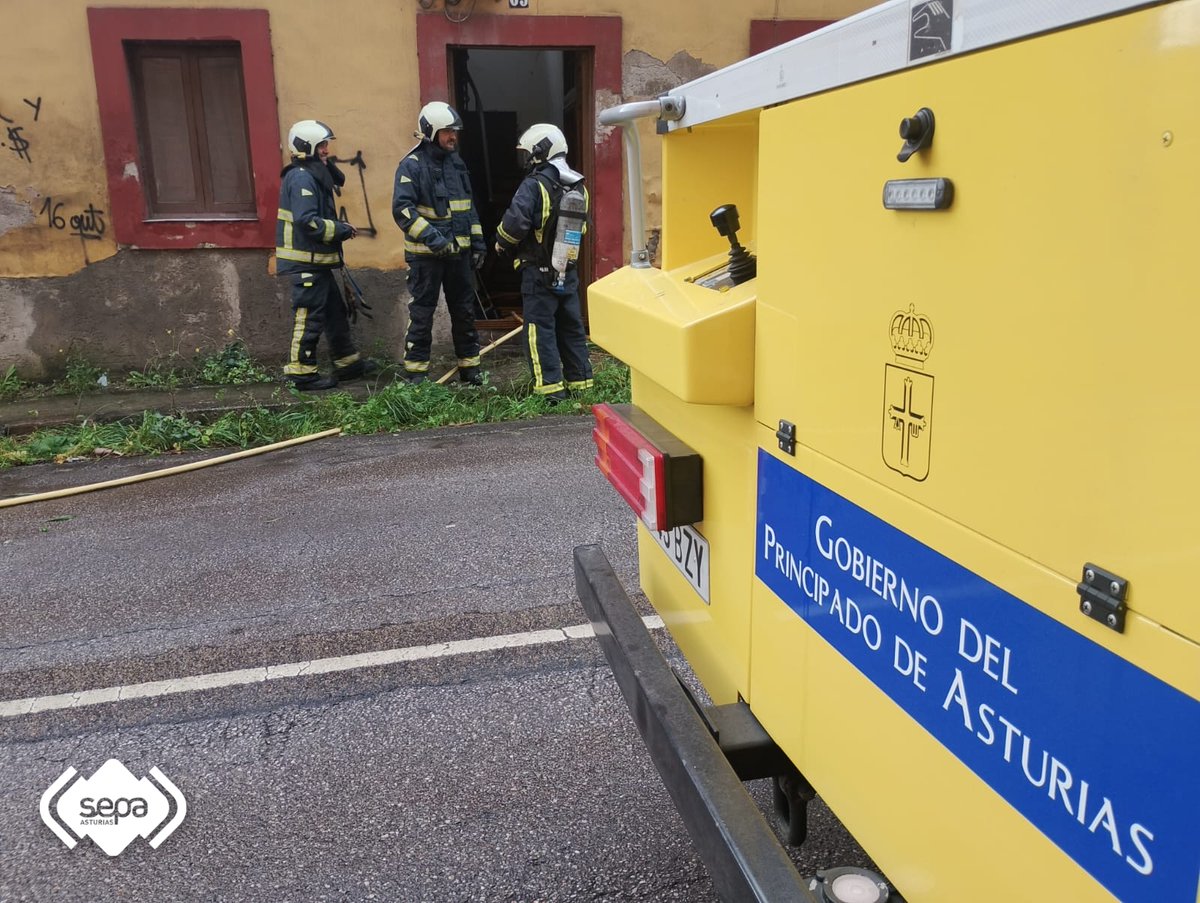 BomberosAstur's tweet image. Quema un colchón en el interior de una vivienda abandonada en La Peña #Mieres. Sin afectados. Hasta el lugar se desplazaron Bomberos del #SEPA #Mieres. Aviso 1-1-2 a las 12.31 horas, 🔥extinguido 13.23 horas, 🚒en base 13.42 h. Informada Policía Local