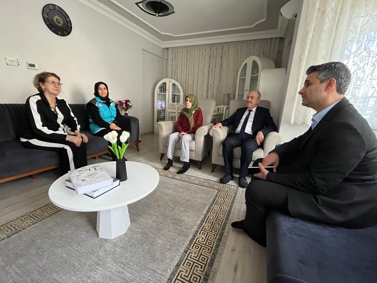 Kaymakamımız Cemalettin YILMAZ ,Sydv müdürümüz ile birlikte Şehidimiz Pilot Teğmen Bahadır Tayfur ve Şehidimiz Jandarma Er Mürsel İlhan’ın ailelerine ziyarette bulundu.