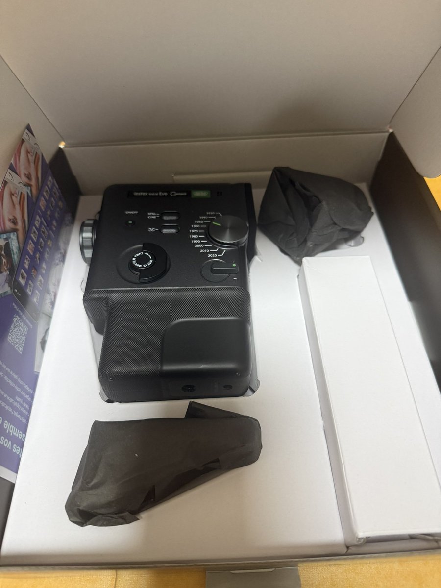 #후지필름
#인스탁스미니에보시네마

제가 샀슈!! 아직은 재밌긴한데 호불호갈릴 너낌