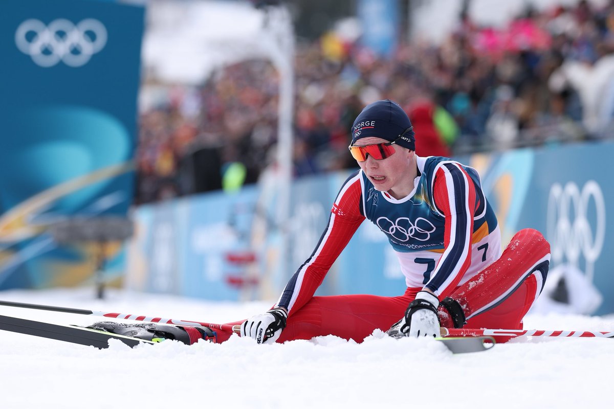 giochiolimpici's tweet photo. Completely spent.
Completely golden.
🥇 Jens Luraas Oftebro, Olympic champion in the Nordic Combined Individual Gundersen NH/10km!
🇳🇴 And that makes seven gold medals for Norway!
#MilanoCortina2026 #Olympics #Oftebro #NordicCombined https://t.co/P8dlmKn04X