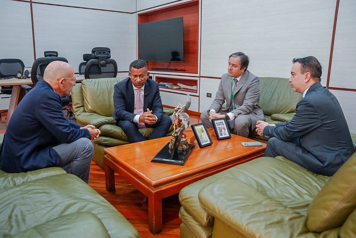 Recibimos en #Nariño al Embajador de la Unión Europea en Colombia, François Roudié. 🫱🏼‍🫲🏾🌍

Un encuentro que fortalece el diálogo internacional desde el territorio y reafirma que la cooperación multilateral es esencial para acelerar transformaciones territoriales.

Conversamos