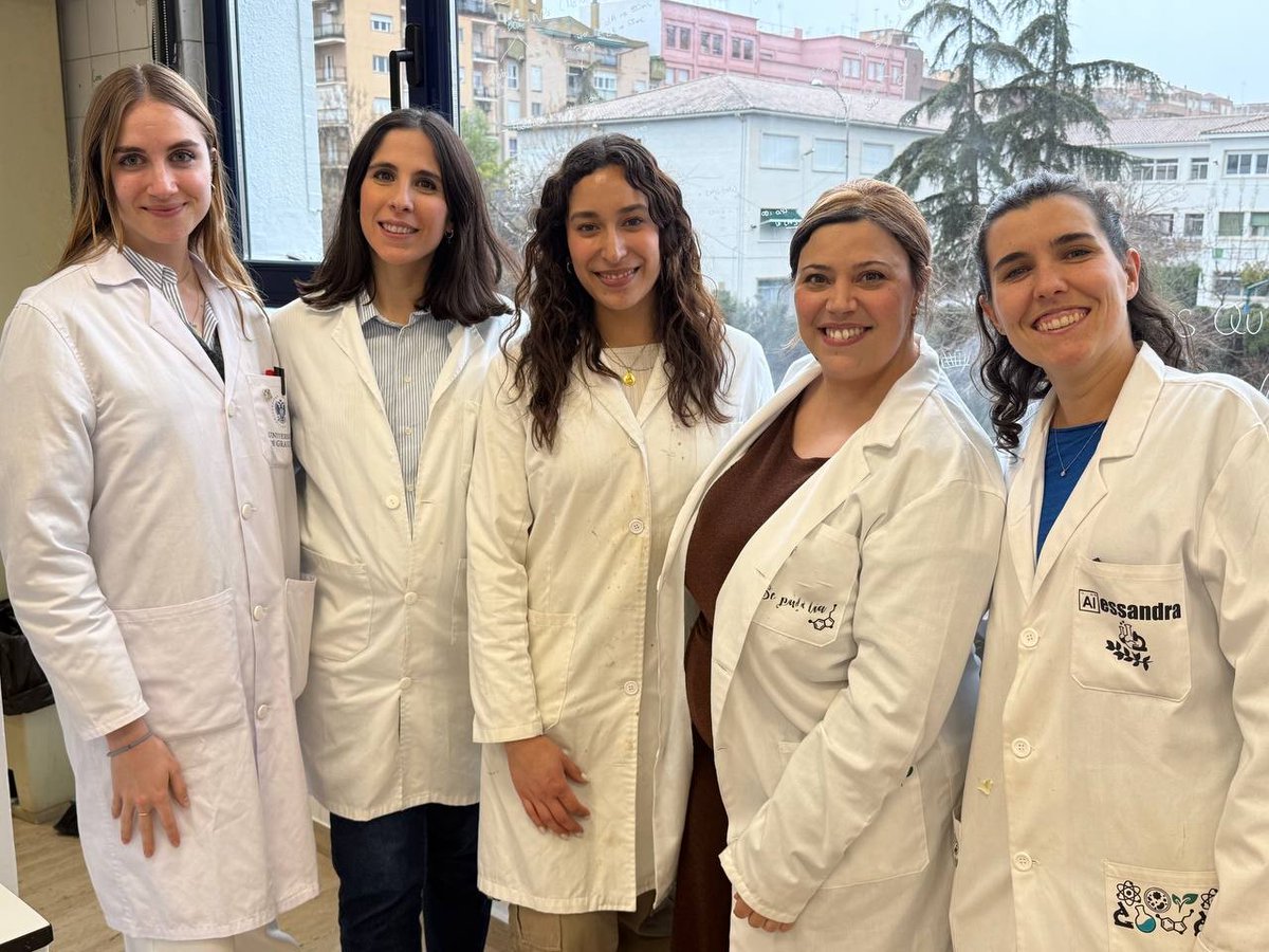 Nos unimos al #11Febrero monstrando a parte de nuestras mujeres científicas, mujeres reales que investigan y enseñan y que luchan contra el techo de cristal que como en otras profesiones las aplasta. Porque no es abajo donde está el problema, es arriba donde hay que llegar.