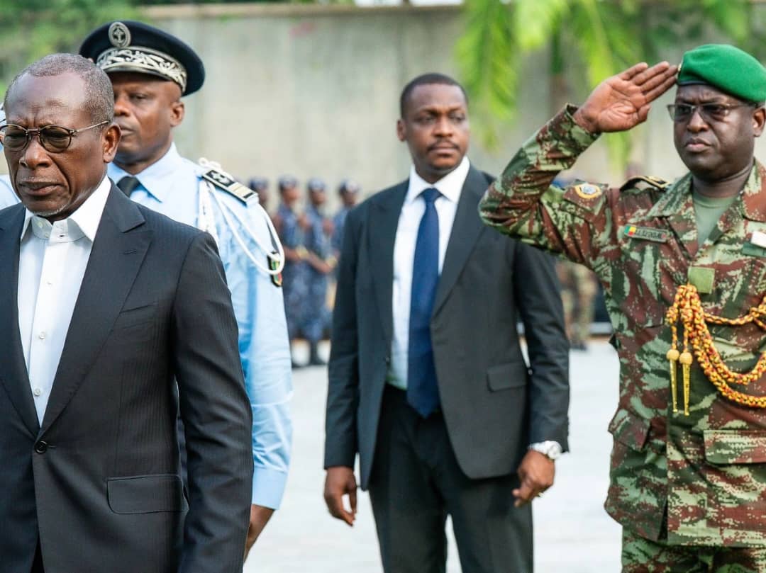 Ben_DASILVERA's tweet photo. #PatriceTalon frappée par la perte de #MauriceAïwanou, une figure bien connue au sein de sa garde rapprochée.
Selon les éléments, le #décès du sous brigadier de police Maurice Aïwanou est survenu hier de façon soudaine
Vives #condoleances a la population #Beninoise
#Togo 🇹🇬 https://t.co/V4Lp0VdPB5