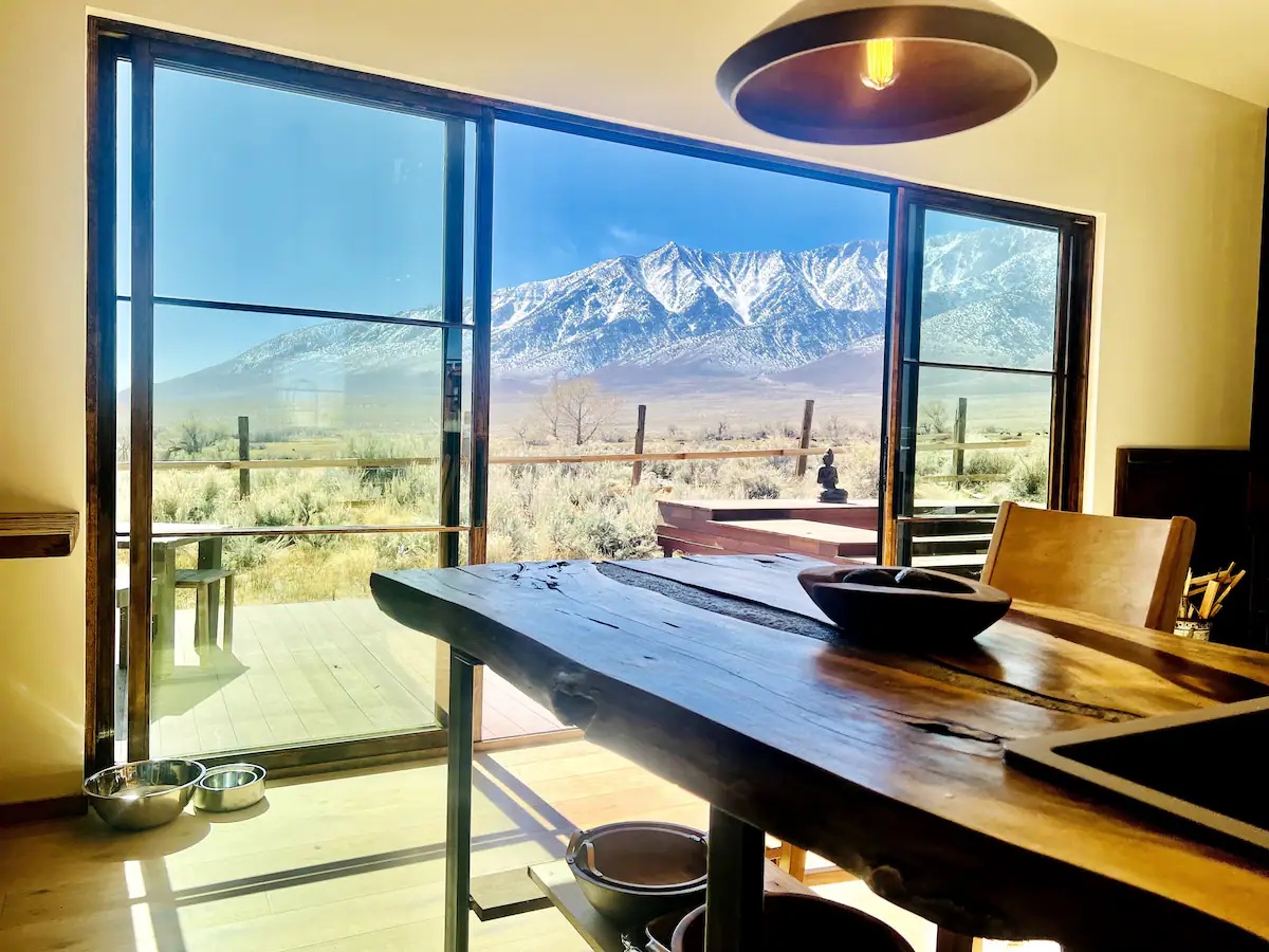 lonesierraviews's tweet photo. Experience the magic of the-lone-east vacation 🌄✨
Book now:
https://t.co/jP29J5A2ns

#theloneeastvacation #DesertRetreat #EasternSierras #RomanticGetaway #CaliforniaVacation #AdventureAwaits https://t.co/Qau8xkbiQE