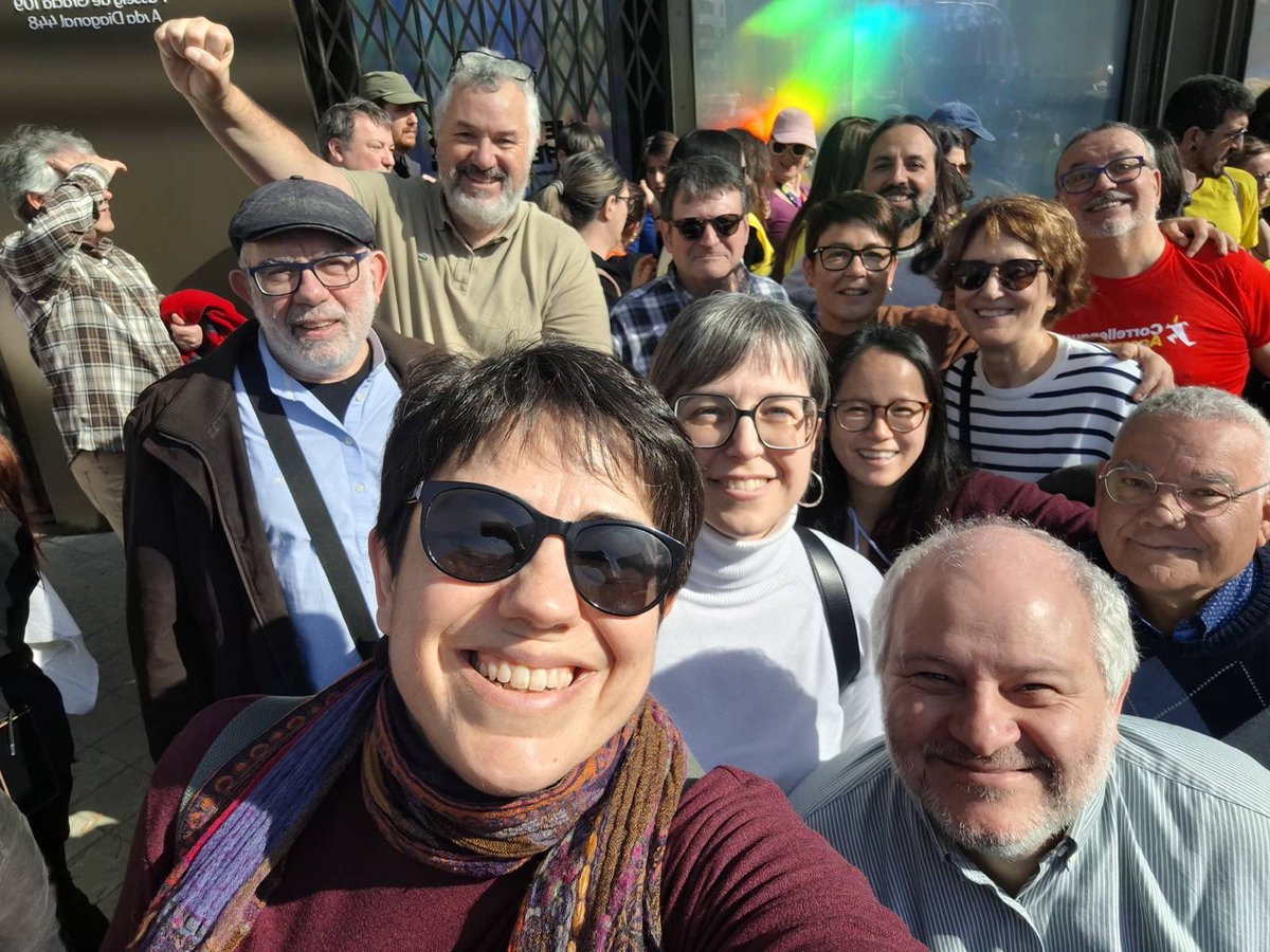 <a href="/Esquerra_ERC/">Esquerra Republicana</a> donem suport a la vaga del personal docent, al costat de la comunitat educativa. 
Per una educació pública de qualitat i per una inclusió justa: 
- reducció de ràtios
- ➖ burocràcia
- ⬆️ de plantilles
- dignificació dels sous
- 6% del PIB en despesa educativa