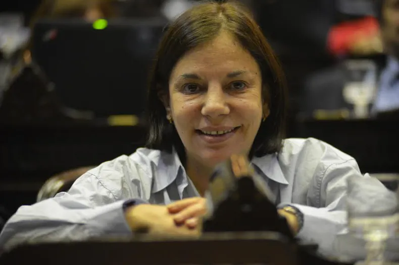 ⚫| SENTIDAS CONDOLENCIAS ANTE EL FALLECIMIENTO DE SANDRA MENDOZA

La Cámara de Diputados lamenta informar el fallecimiento de la ex diputada nacional, que ocupó su banca en representación de Chaco entre el 2009 y el 2017.

Acompañamos a su familia en este difícil momento.