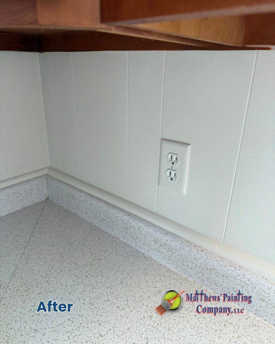 MatthewsPaint's tweet photo. Another project completed! This kitchen in #Leesburg was prepped, primed, and painted, including upper trim pieces, caulking paneling gaps, and filling nail holes. Two coats of paint for a clean finish.  #MatthewsPainting  https://t.co/gL7Hp4TGYp https://t.co/jB7s7N2ulc