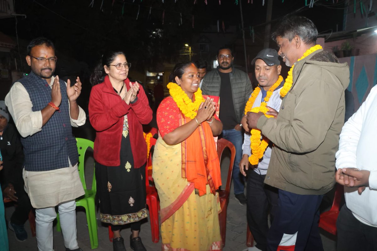 BjpRoshni's tweet photo. हिनू अखरा के समीप स्थानीय लोगों के साथ बैठक की एवं उनका आशीर्वाद प्राप्त किया. यह जनसंपर्क, लोगों का यह जुड़ाव एक बेहतर रांची का मजबूत आधार बनेगा.
सभी भाइयों-बहनों का आभार जोहार..
#रांची_है_तैयार #ranchihaitaiyar #ranchikiroshni #RMCELECTION https://t.co/zx78FU2zi3