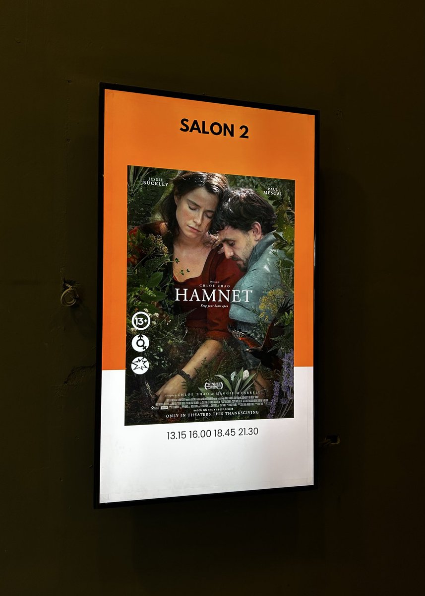 devilinsideus_'s tweet image. kahve ve kedonun eşlik ettiği bir self date günü hamnet ile kapandı. eve dönüş yolunda filmi sindire sindire yürürken karşıma çıkan yazı… epey manidar oldu.