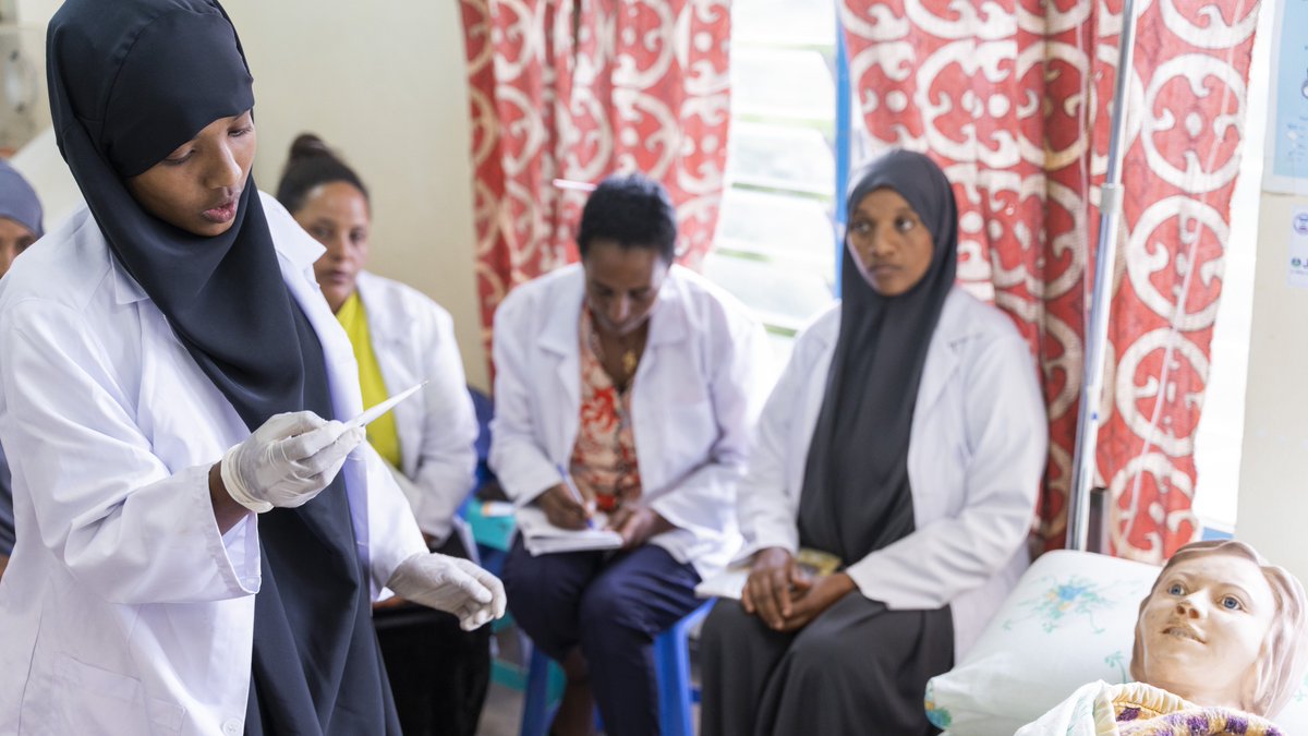 ProjectMercy's tweet photo. We strive to make #education and opportunity available for all, to help all we serve reach their full potential and thrive. Donate to our Science College today: https://t.co/uh4Oc5wlwA https://t.co/ARpSVrg9qh