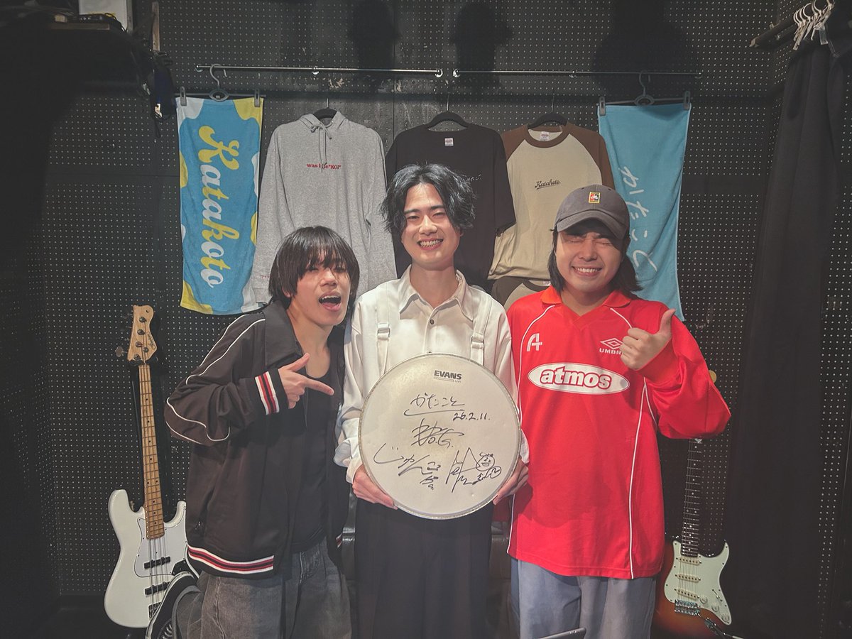 ktkt_shonan's tweet photo. ／
🎁 プレゼントキャンペーン 🎁
＼

オンラインライブ ご視聴いただきありがとうございました！

【 サイン入りドラムヘッド 】
を、抽選で2名様にプレゼント🥁

▪️応募方法▪️
① @ktkt_shonan をフォロー
② この投稿をリポスト

締切は2月18日(水) 23:59まで〆
ご応募お待ちしております◎ https://t.co/Fg1zSALoAH