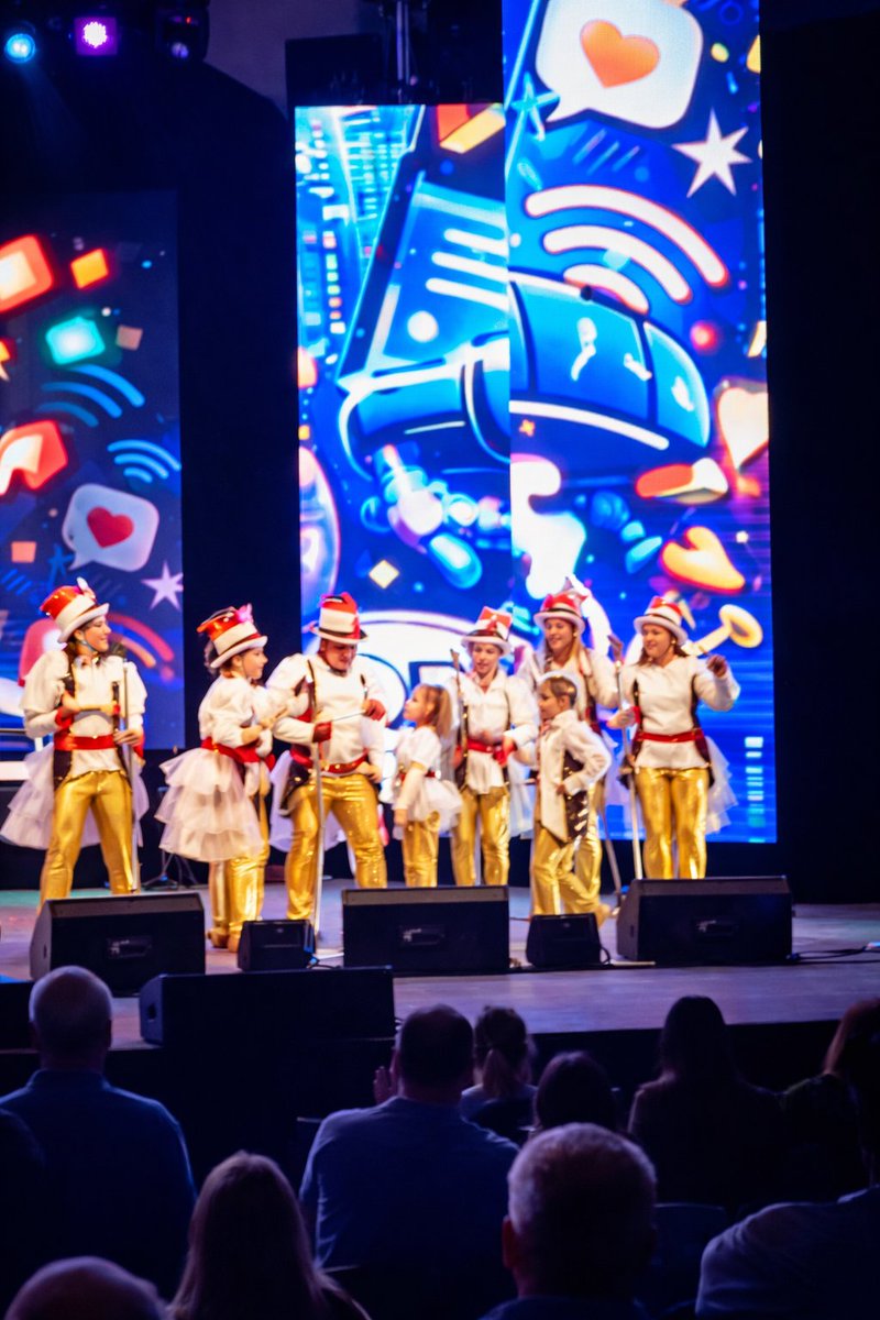 Out of context CARNAVAL tweet media