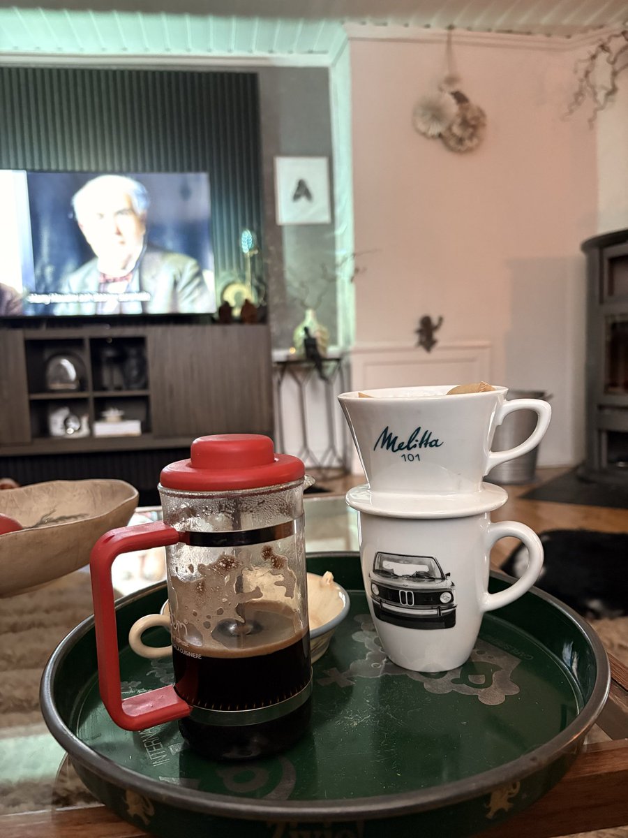 God eftermiddag. Några timmars sömn sen jag slutade i morse men nu är jag redo och ta helg.