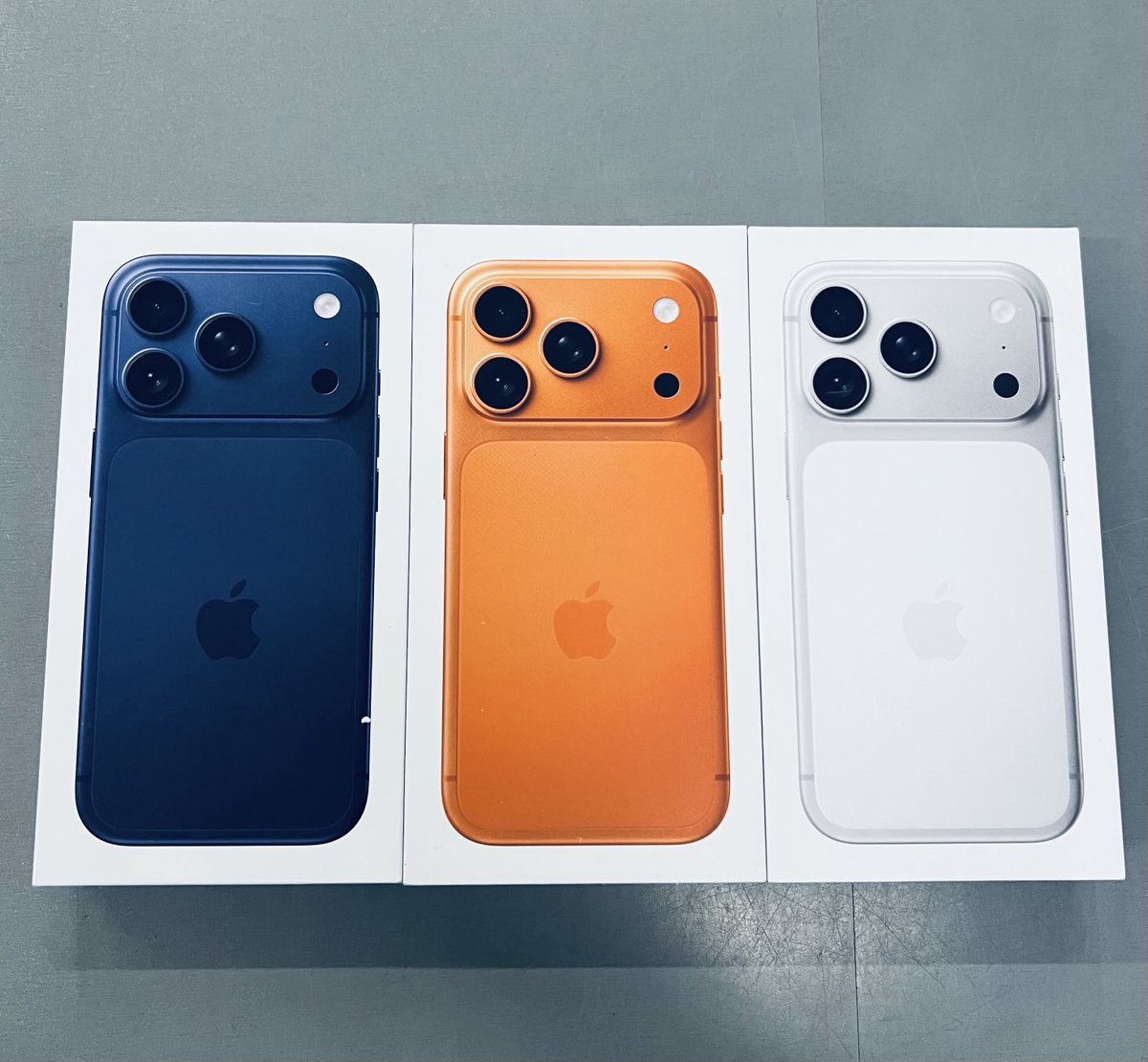 Iunatico_feliz's tweet photo. 24 random people to win a brand new Apple item!
iPhone 17 pro 1tb
1: RT this tweet &amp; reply 'done'
2: Make sure you’re following me on Instagram 

*SHIPPING WORLDWIDE* https://t.co/jx7SYbMG5i