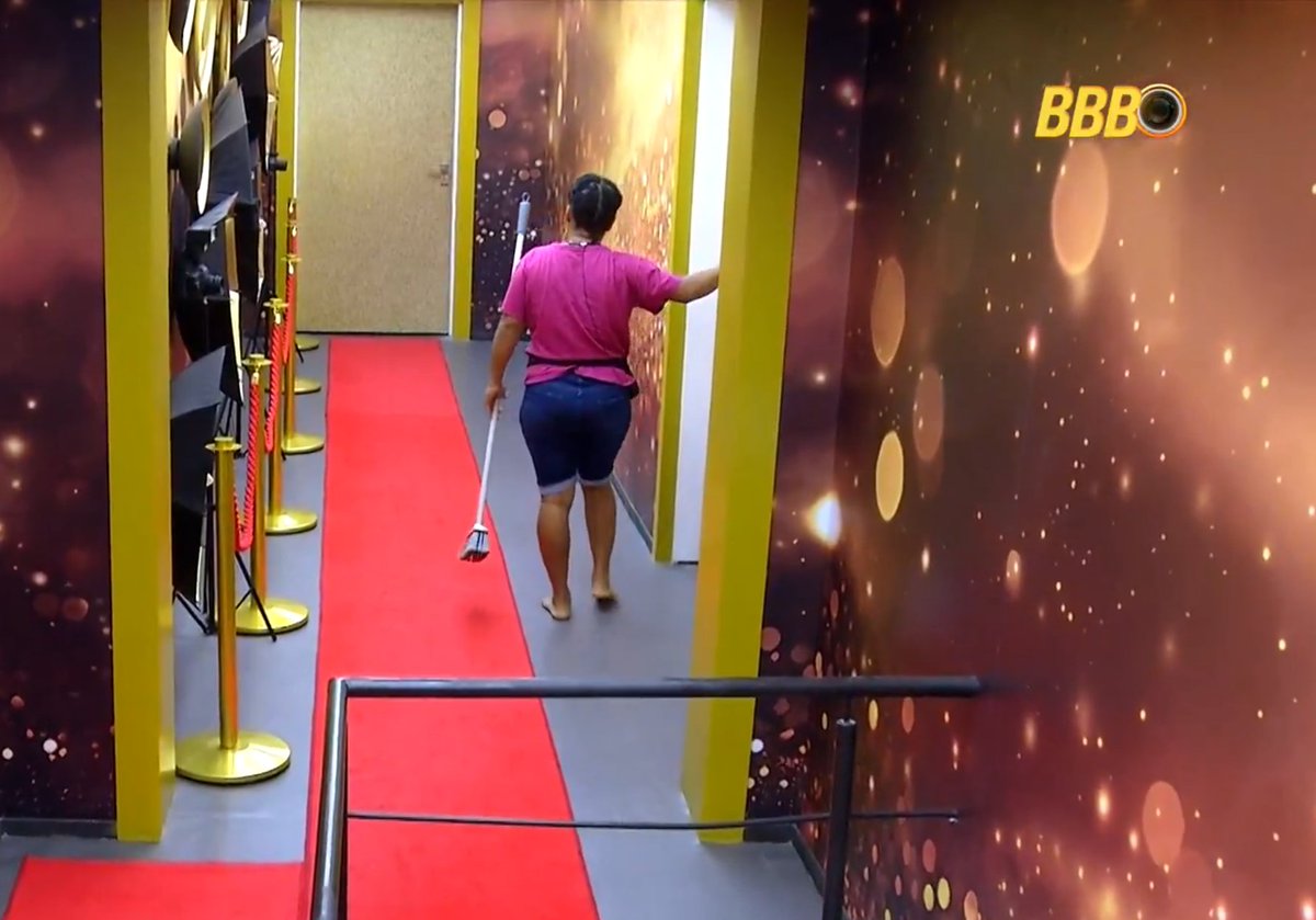 Existe algum argumento lógico pra condenar a Milena por querer acordar os outros?

É um programa de resistência física e mental. Vale quase 6 milhões de reais.

Com algo simples, ela enlouquece geral e cria um tumulto gigantesco. E tem gente q acha... errado?