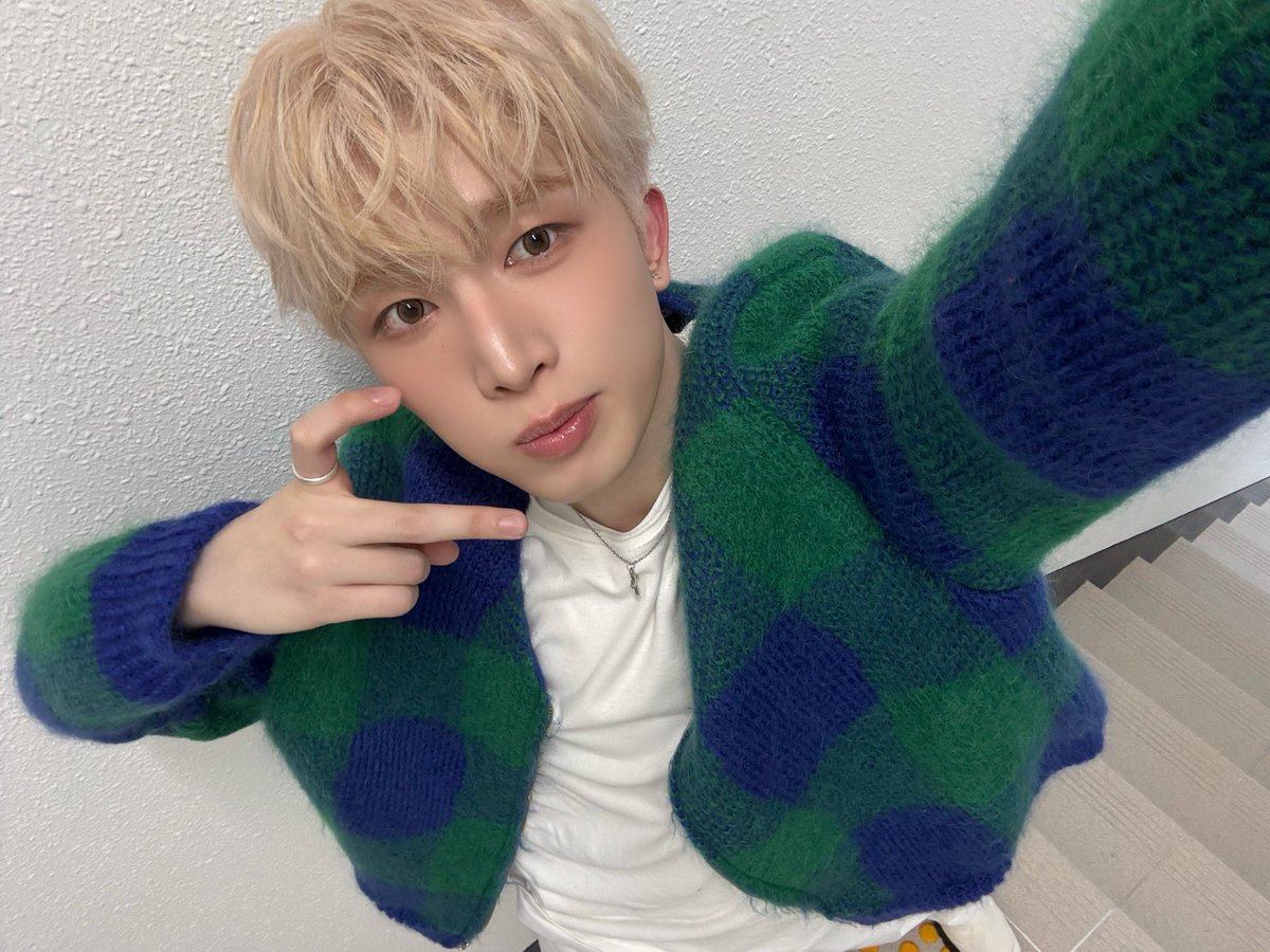 [#DONGYEON]
깐생머? 볶음덮머?
#POW #파우 #동연 #ComeTrue #컴트루