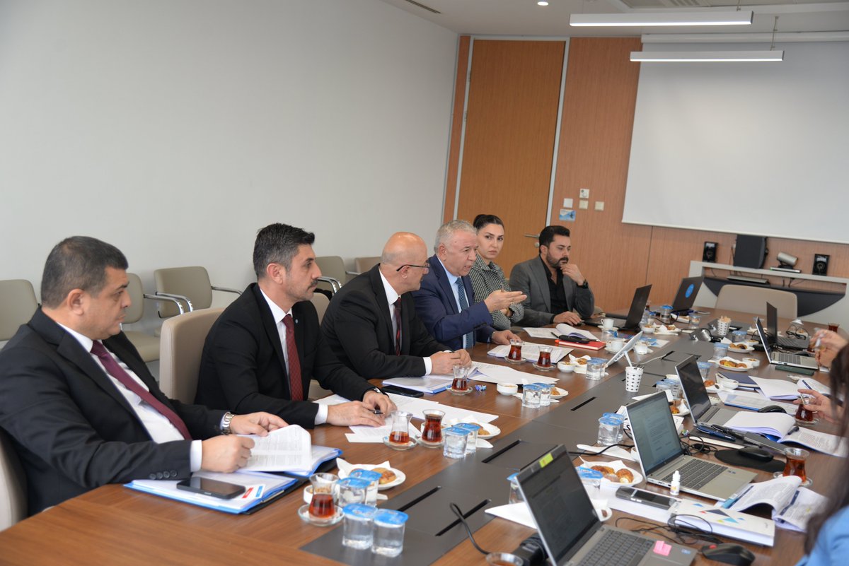 TurkiyeHaberis's tweet photo. TÜRK TELEKOM A.Ş. 16. DÖNEM TOPLU İŞ SÖZLEŞMESİ GÖRÜŞMELERİNİN ÜÇÜNCÜ OTURUMU GERÇEKLEŞTİRİLDİ

Türkiye Haber-İş Sendikamız ile Türk Telekomünikasyon A.Ş. arasında yürütülmekte olan 16. Dönem İşletme Toplu İş Sözleşmesi görüşmelerinin üçüncü oturumu, 11 Şubat 2026 Çarşamba günü saat 14.00’te, Türk Telekom Genel Müdürlüğü’nde gerçekleştirildi.

Oturumda 25 madde üzerinde görüşülmüş, 19 madde üzerinde anlaşma sağlanmış, 6 maddenin görüşülmesi ise bir sonraki oturuma ertelenmiştir.

Haberimiz için: https://t.co/6xpd6wNOz3