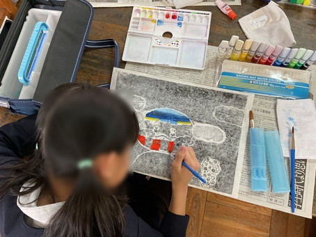僕が小学校図工の時間に作った鹿のオブジェ　チョウピラコ様宿る 3年生の図工では様々な素材を切り抜いて型をとり、版を作って版画を