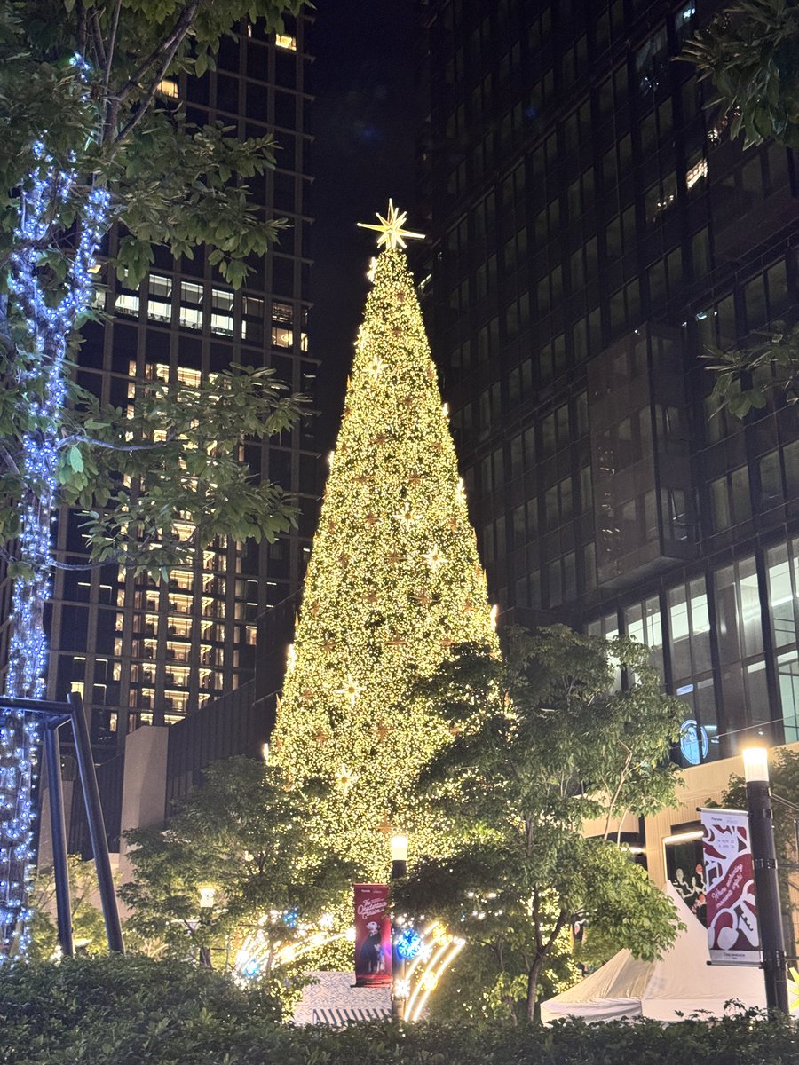 พี่แทยงเห็นต้นคริสมาสที่ one bangkok แล้วบอกทึ่งที่เห็นต้นคริสมาสในเมืองร้อน 🤣 คนไทยมันอินคริสมาสกว่าปีใหม่อีก55555555555555555555555555