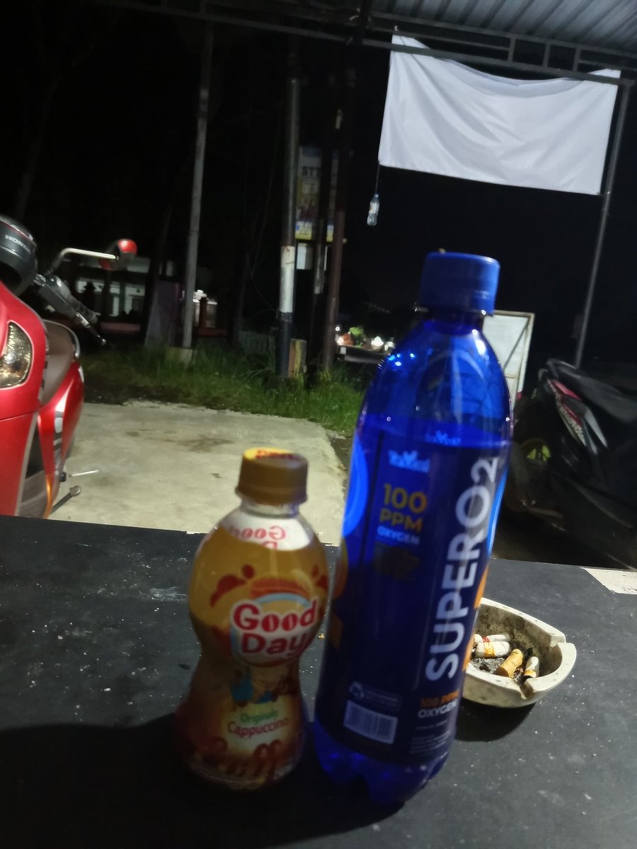 nnsalky's tweet photo. healing malam ini : kopi, musik, dan jalanan kota https://t.co/MJHq8iG3kF