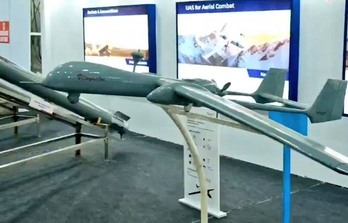 SharmaRajat97's tweet photo. Nagpur just took center stage in India’s drone revolution! 📍 Solar Defence has officially pulled the curtain back on #Vijayastra-the indigenous MALE UAV. With a sleek twin-boom design and advanced composites, this is a massive leap for #AtmanirbharBharat. 🦅🇮🇳
#SolarDefence https://t.co/qvn307tkK4