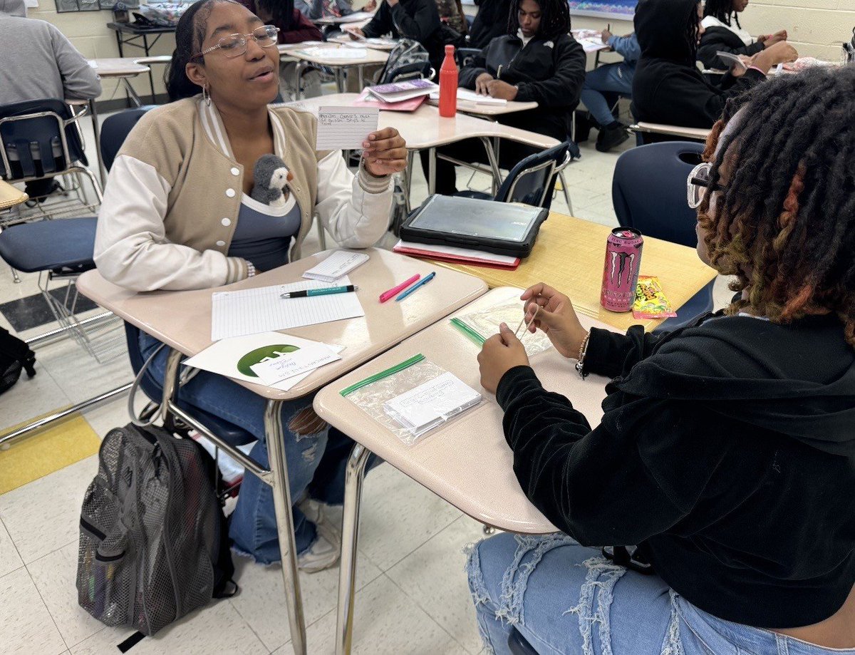 ssac_lhs's tweet image. US History students were locked in today using flashcards with our “speed dating” retrieval practice strategy! ⏱️📚 Rapid rounds, quick recall, and stronger memory of key people, events, and vocabulary. #USHistory #RetrievalPractice #LHS @MCWilkinsPhD @LithoniaHigh