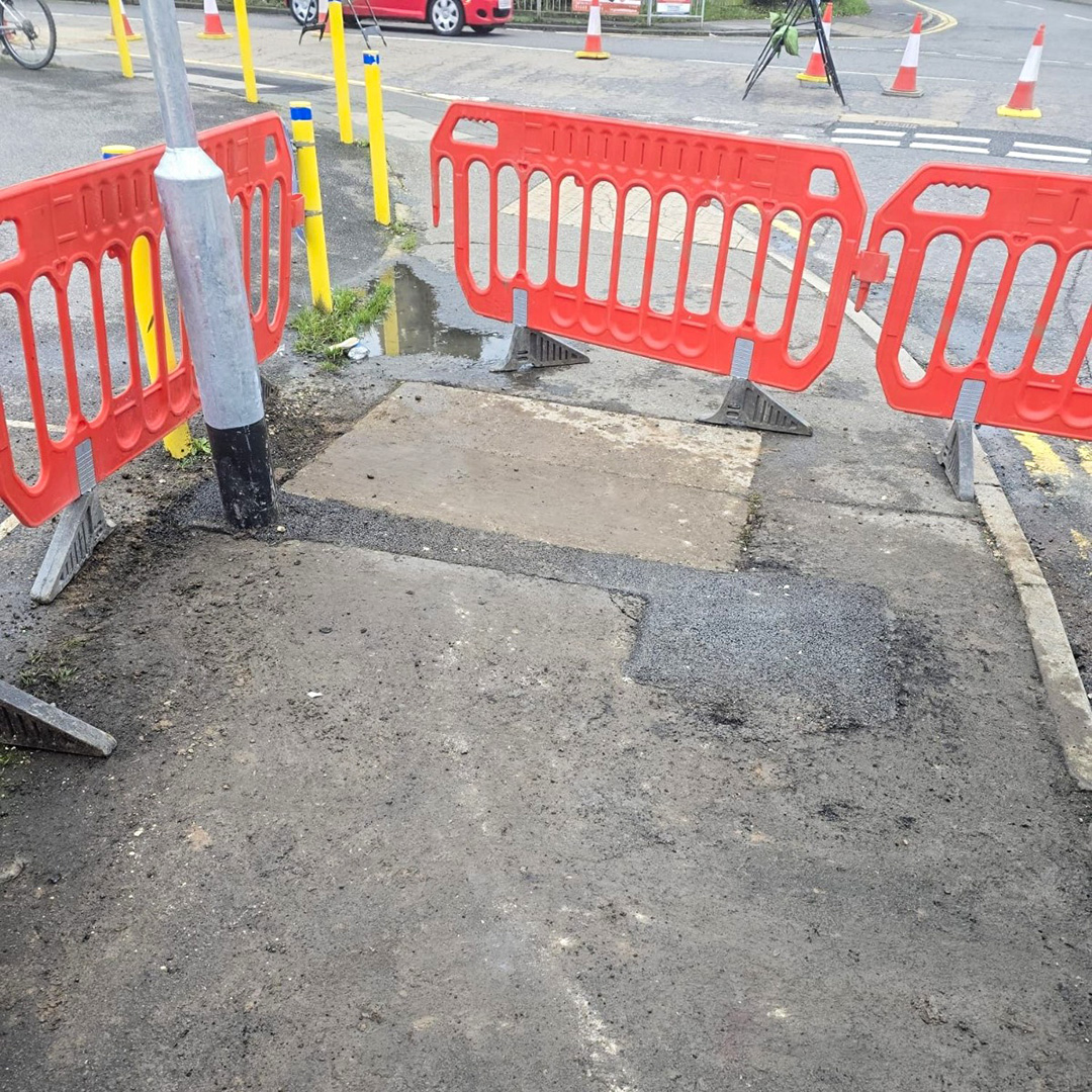 LincsCC_roads's tweet image. 🌟 New road sign on Lindis Road, Fishtoft 🌟

Our team has safely replaced the damaged post as part of ongoing street lighting &amp;amp; signage improvements, helping keep directions clear and roads easy to navigate 👷‍♂️🛣️

#Fishtoft #Lincolnshire #StreetWorks