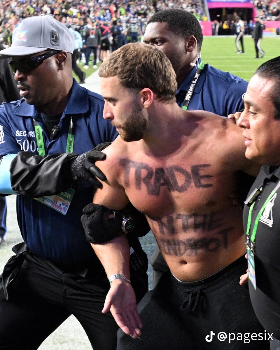 Dioslev's tweet photo. Alex Gonzalez a big forex trader, ran into the pitch of one of the most prestigious sports in the United States of America, "The super Bowl"  even Kyle Williams helped chased him down 😂 and eventually Alex got arrested for it. 

Guess what followed ??? 

1. He won a bet of 500,000$ that he was going to run into the field 

2. His followers went from 500k to 1.3Million followers, making him the talk of the internet. 

3. Got Ambassadorial deals, some even saying they'll cover his fines and inviting him for their shoes  

That's how to chase clout 💥