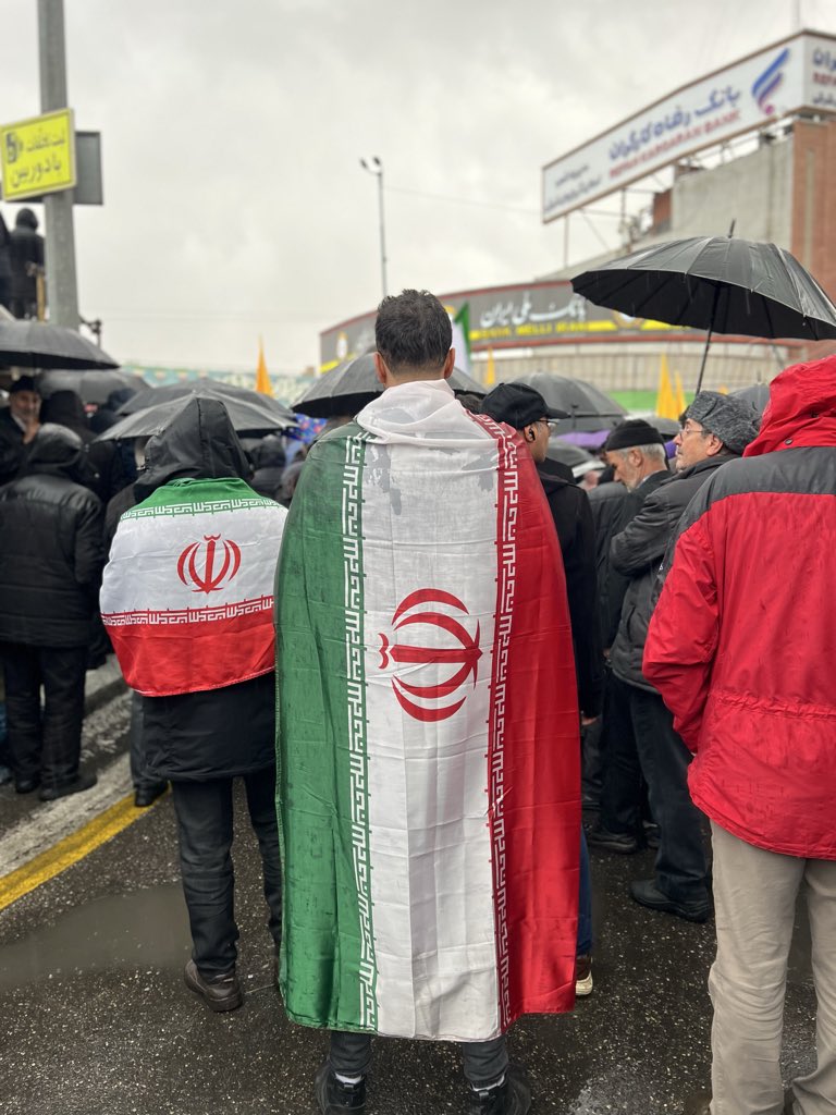 راهپیمایی امروز فقط یک تجمع نبود، نمایش امید و باور به آینده بود. مردم اومدند چون هنوز دلشون برای ایران می‌تپه...✨🇮🇷
#فتح_بزرگ
#انقلابیمیز