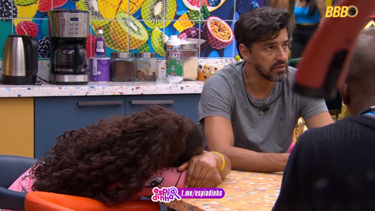 canalespiadinha's tweet image. Sol cogita não fazer o Raio-X e recebe um conselho de Cowboy:

"Faz o raio-x, conta o que aconteceu e como você se sentiu. Não foi agressão, agressão na verdade quem fez foram eles, quando foram pra cima de você. Isso sim é agressão. Vai, faz o raio-x. As vezes você perde 500…