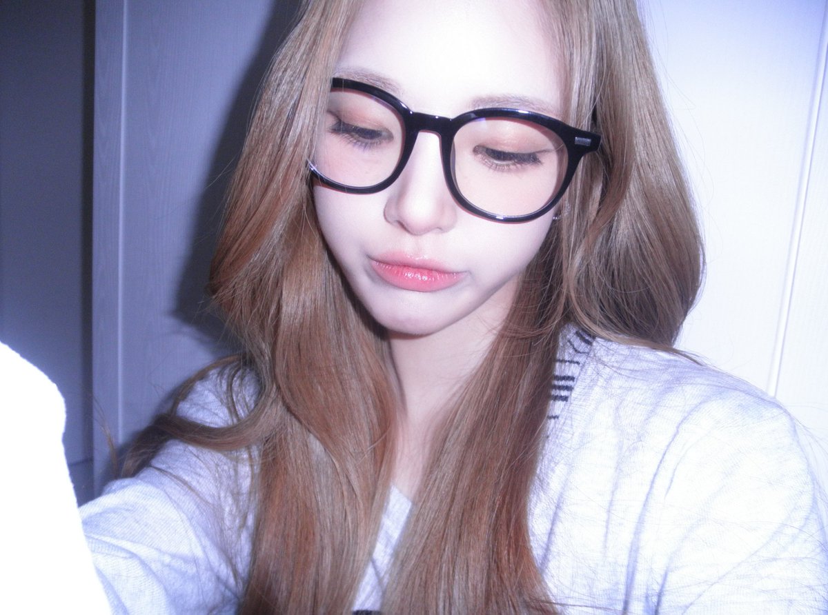 heartsology's tweet photo. actually obsessed with the digicam pics Yuha took.. she’s pretty as hell fr https://t.co/PrQayxVvXI