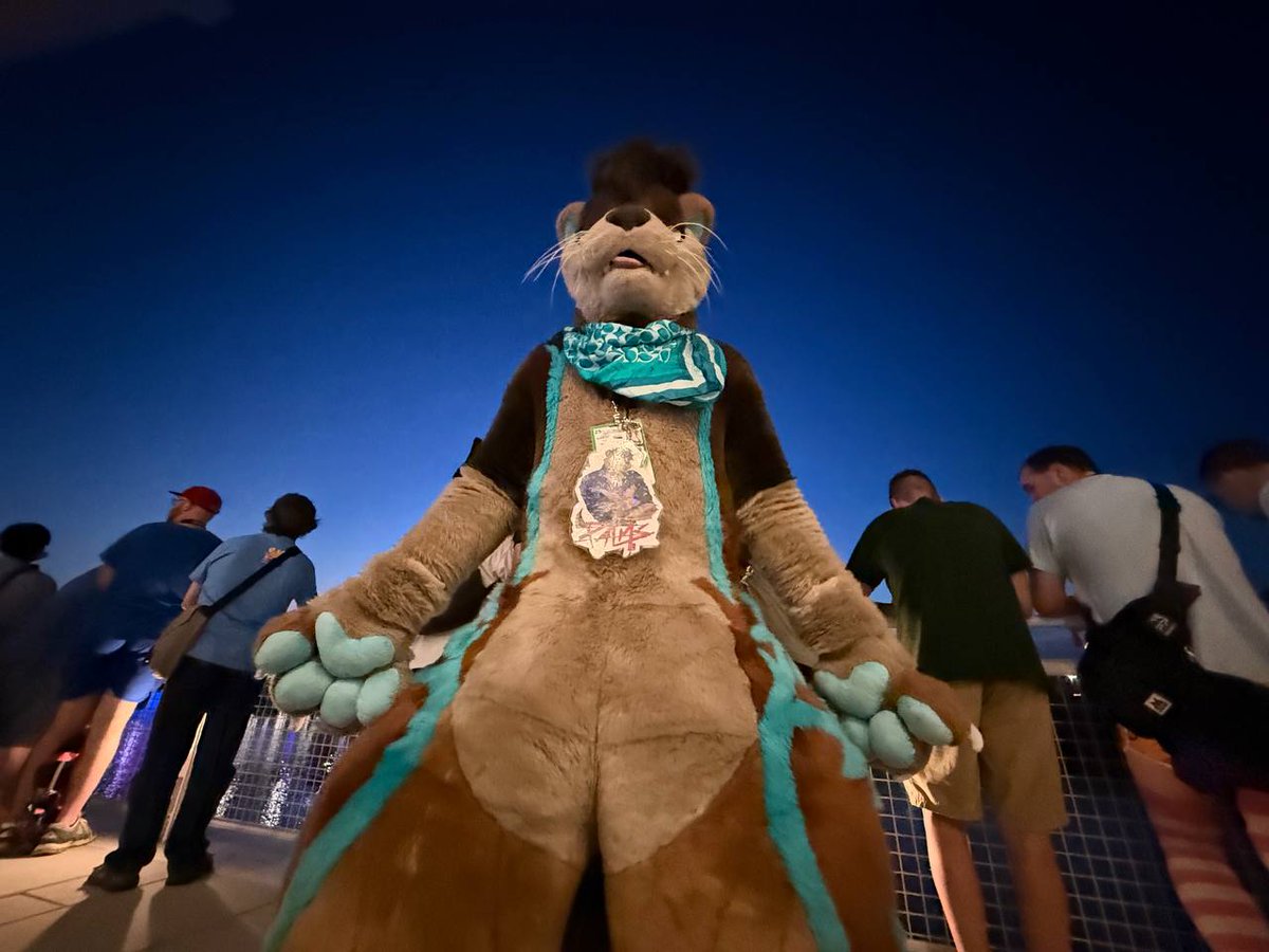 James 🦘 🦦 tweet media