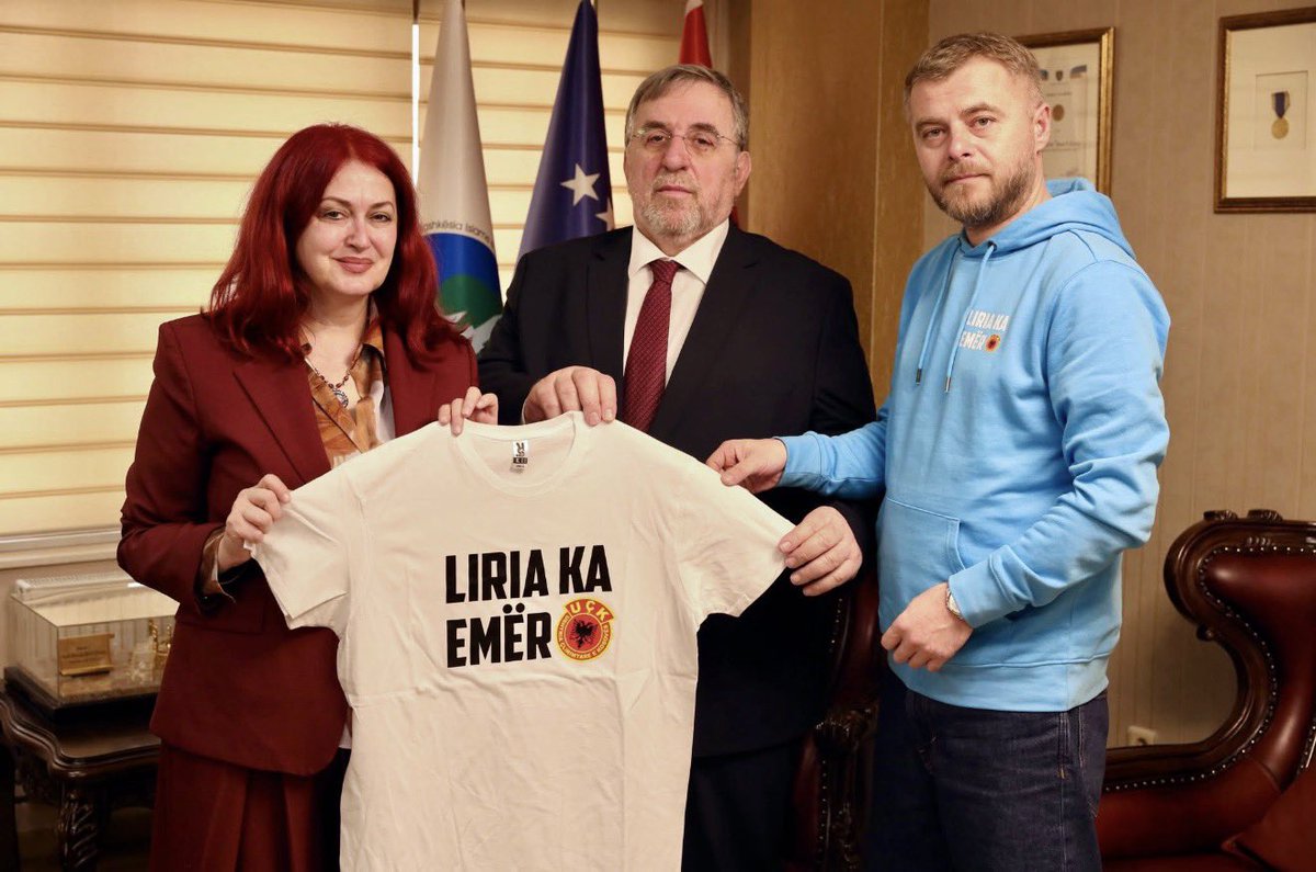 rilindasal's tweet photo. Dodรซ Gjergji-Bishop of Kosovo and Naim Ternava-Grand Mufti of Kosovo in support of UรK Commanders in Hague and protests of a group LIRIA KA EMER-FREEDOM HAS A NAME UรK๐ฆ๐ฑโ๏ธโช๏ธ
#rilindas #rilindasit #alb #albania #albanese #shqip #albanian #shqipe #shqiperia #shqipetar #shqipetaret #kosovo #kosovoisalbania #kosova #uck #illyrian #illyria #dardania #dardanian #europe #europa #european #history #cluture #tradition #catholic #Muslim #christianity #jesus #islam #church #bishop #mufty #prishtina #hague #justice