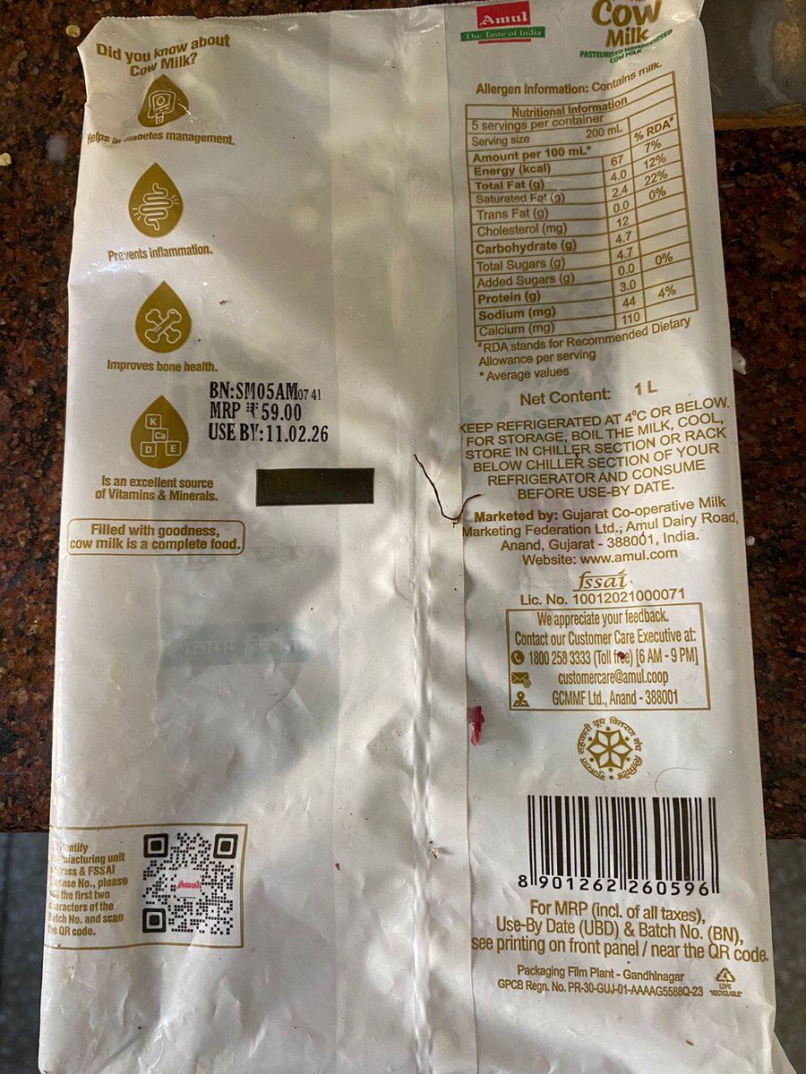 KarnaniNikhil's tweet photo. @Amul_Coop @fssaiindia @JioMart 
FAKE MILK ALERT! Ordered Cow Milk from Amul via JioMart app. It smelled &amp; tasted weird (like any chemical, detergent) after heating. Scanned the QR code at the back of the pack &amp; found that BN code is from your Jodhpur dairy. I am attaching images https://t.co/xIffVUcwl4