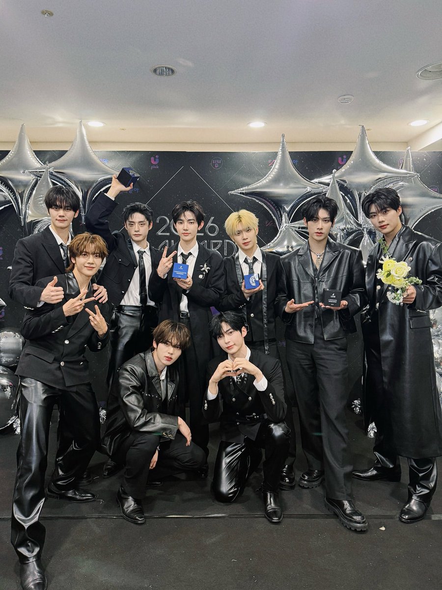 totyneul's tweet photo. their first and last awards as zerobaseone ❤️‍🩹 https://t.co/8FfY7libqi