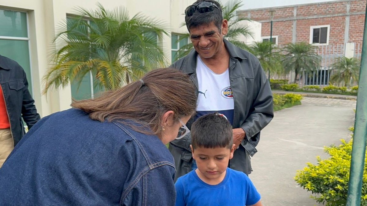 Salud_Ec's tweet photo. ¡Fortalecemos los servicios en Loja! 🏥
La vicepresidenta, @mjpintoec, visitó el Centro de Salud Tipo C Catamayo, para verificar la operatividad y calidad de la atención, como parte del seguimiento a la repotenciación del Sistema Nacional de Salud. https://t.co/kUcqfEgsZp