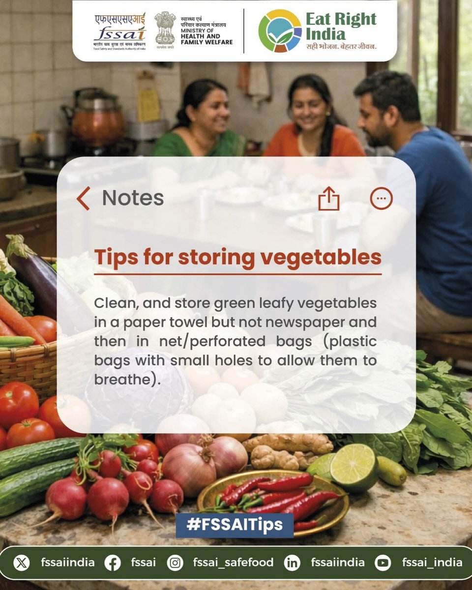 JK_FDA_Official's tweet image. Winter brings an abundance of fresh leafy greens. Storing correctly is the secret to making them last longer and reducing kitchen waste. Longer freshness, less kitchen waste, and healthier meals. #FSSAITips #KitchenHacks #EatRightIndia #EatRightTips