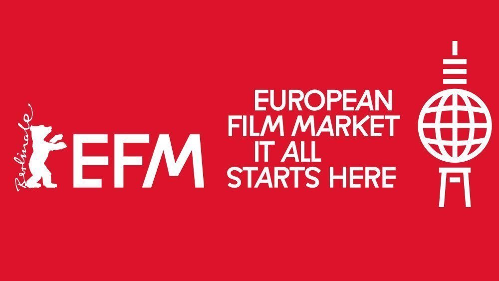 oxentepipoca's tweet image. 📍🇧🇷 Direto do European Film Market (EFM) de Berlim 2026 — CUDDLE, drama em inglês dirigido por Barbara Paz e estrelado por Willem Dafoe.

Na trama, em um mundo hiperconectado onde a intimidade é escassa, Dante (Dafoe) trabalha como um "cuddler" profissional, oferecendo escuta e…