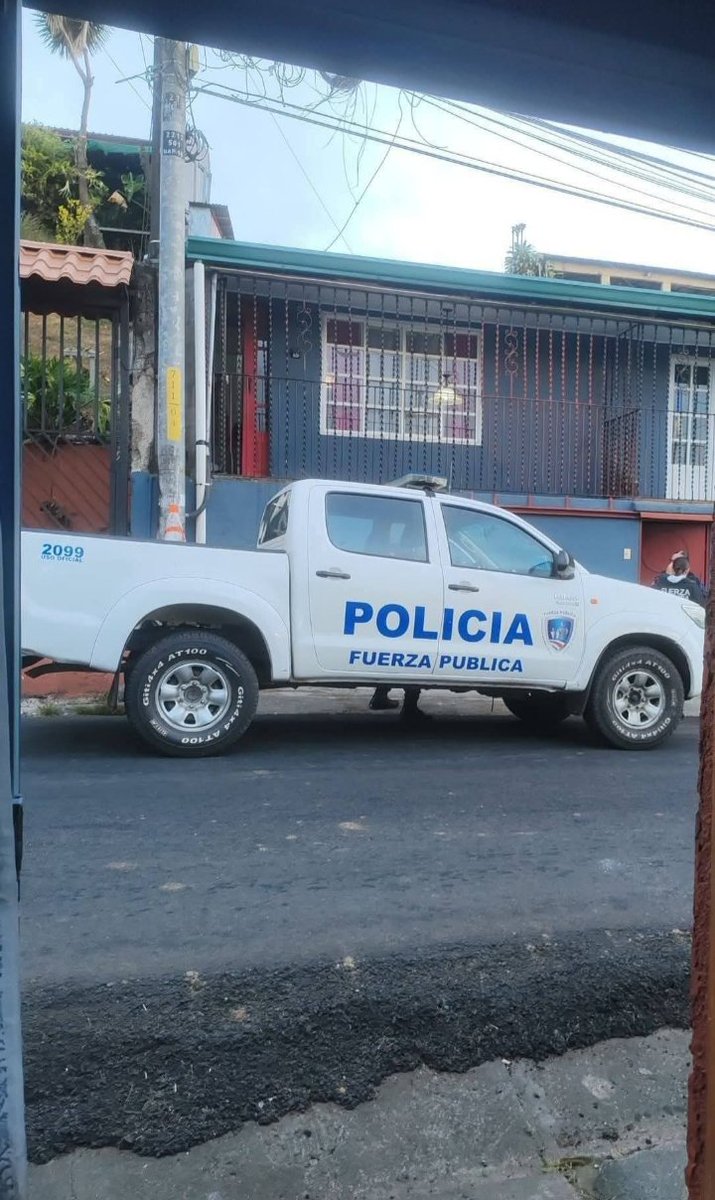 PALMARES: Hallan mujer asesinada dentro de vivienda en #Palmares.

Una mujer fue encontrada sin vida la madrugada de este miércoles dentro de una vivienda en Zaragoza de Palmares, cerca del beneficio Orlich. 

La víctima fue identificada como de apellido Arroyo, madre de 2 niños.