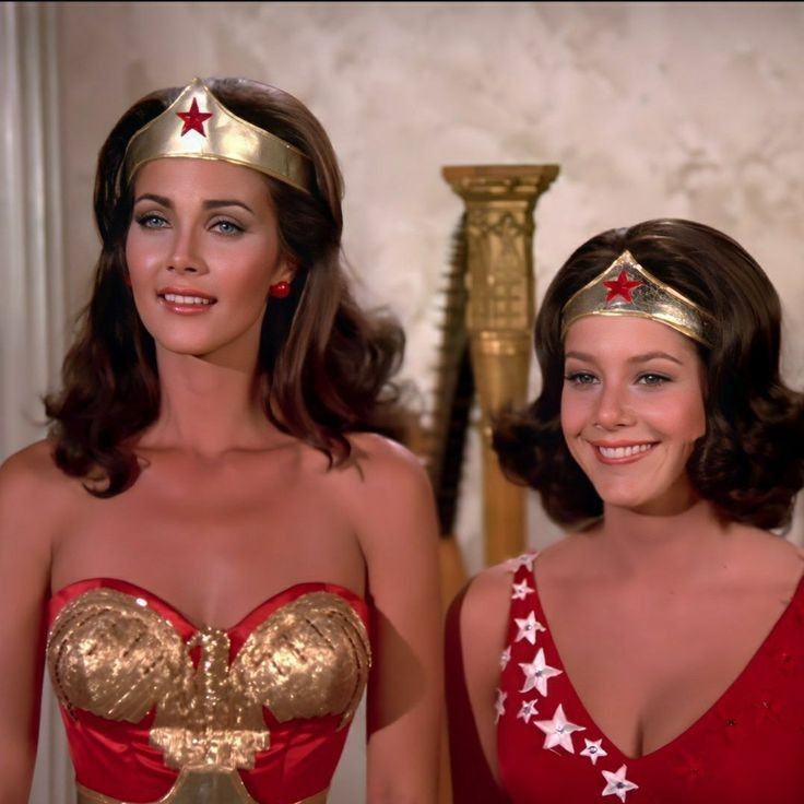 BoundingComics's tweet photo. Is it me, or did we handle the whole "female hero" thing way better in the past? https://t.co/xbnWYqo7qM