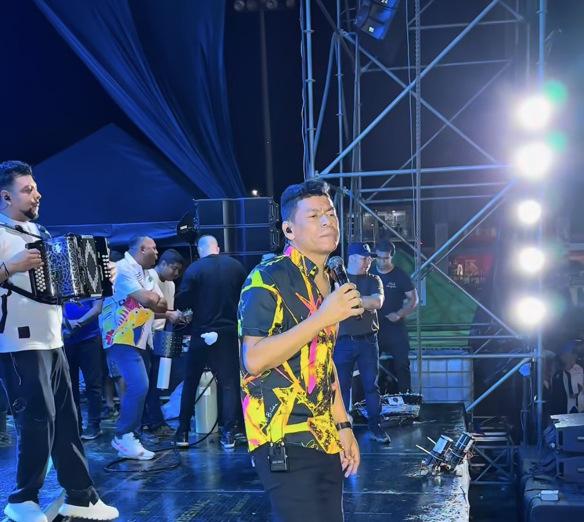 Con el objetivo de acortar distancias entre el artista y su #fanaticada, la organización musical de <a href="/alexmangamusica/">Alex Manga</a> anuncia oficialmente la incorporación de @EduarCalvo a su equipo de comunicaciones y redes sociales. intervallenato.com/inicio/alex-ma…