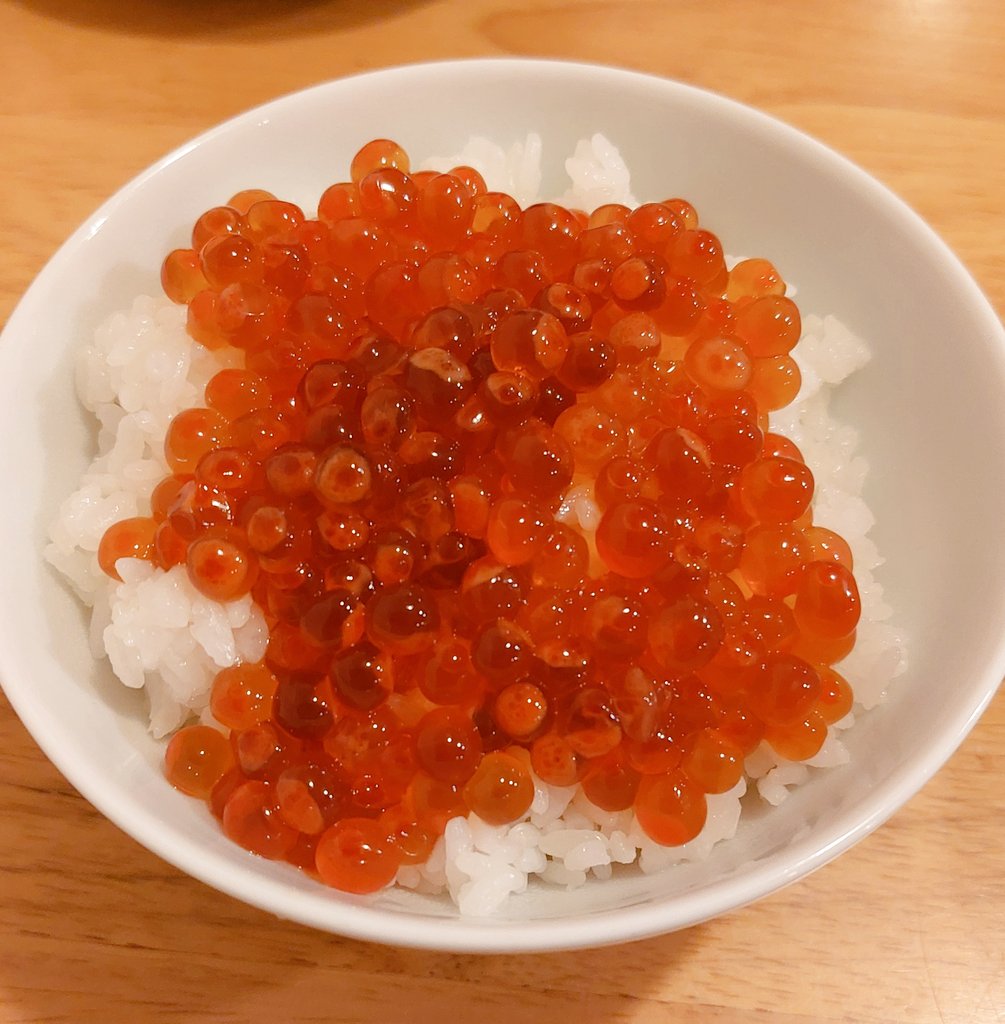 nonnglay's tweet photo. アイス🍦。
映画のLASTMAN面白かったな🔫。
なまらおいしい〜🥰
たち天、イクラ丼。写真ないけど、
かにみそ最高だった🦀寒いから熱燗で🍶 https://t.co/AAPXVhmoMm