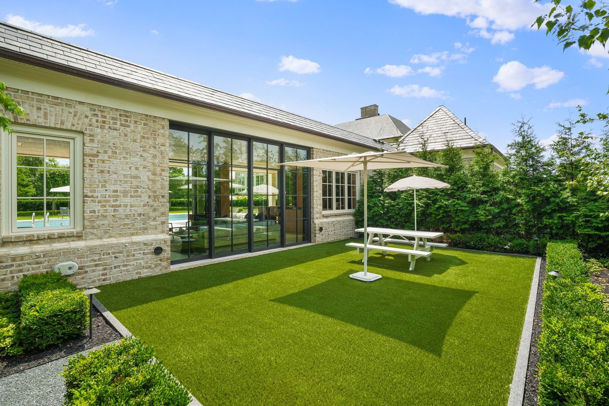 Clean lines. Soft textures. Thoughtful balance.

Turf creates a seamless foundation for outdoor living that feels as good as it looks.

Learn more at hiddencreeklandscaping.com/residential-bu….
.
.
.
#LuxuryDesign #OutdoorLiving #CustomBuilds