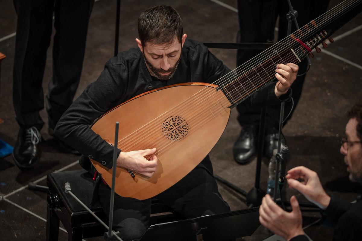 ACEcultura's tweet image. ¡Éxito de La Grande Chapelle en Praga! 🎶🇨🇿 

La crítica destaca sus "voces cristalinas" y su técnica precisa en un concierto grabado por @CRozhlas y @ceskatelevize. 📻🎥

Orgullosos de apoyar el talento español en el mundo. 🇪🇸🙌

📷 Hana Görlichová 
#MúsicaAntigua #PICE