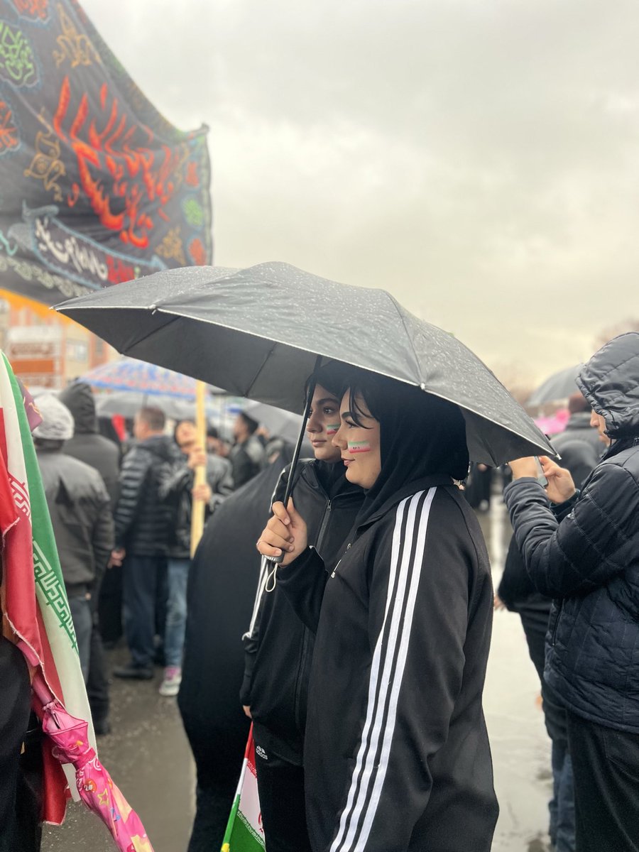 ایران فقط یه کشور نیست…
یه تیکه از قلب ماست...❤️

پ.ن: دخترای فوتسالمون ✌️

#فتح_بزرگ
#انقلابیمیز