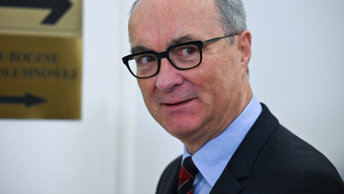 NigdyWiecejPiS's tweet image. Batyr się zesrał na miękko, gdy się dowiedział o tym, że prokuratura doliczyła się już, że przegrał wybory i prezydentem zostanie marszałek Czarzasty. Pięknie się to ogląda.