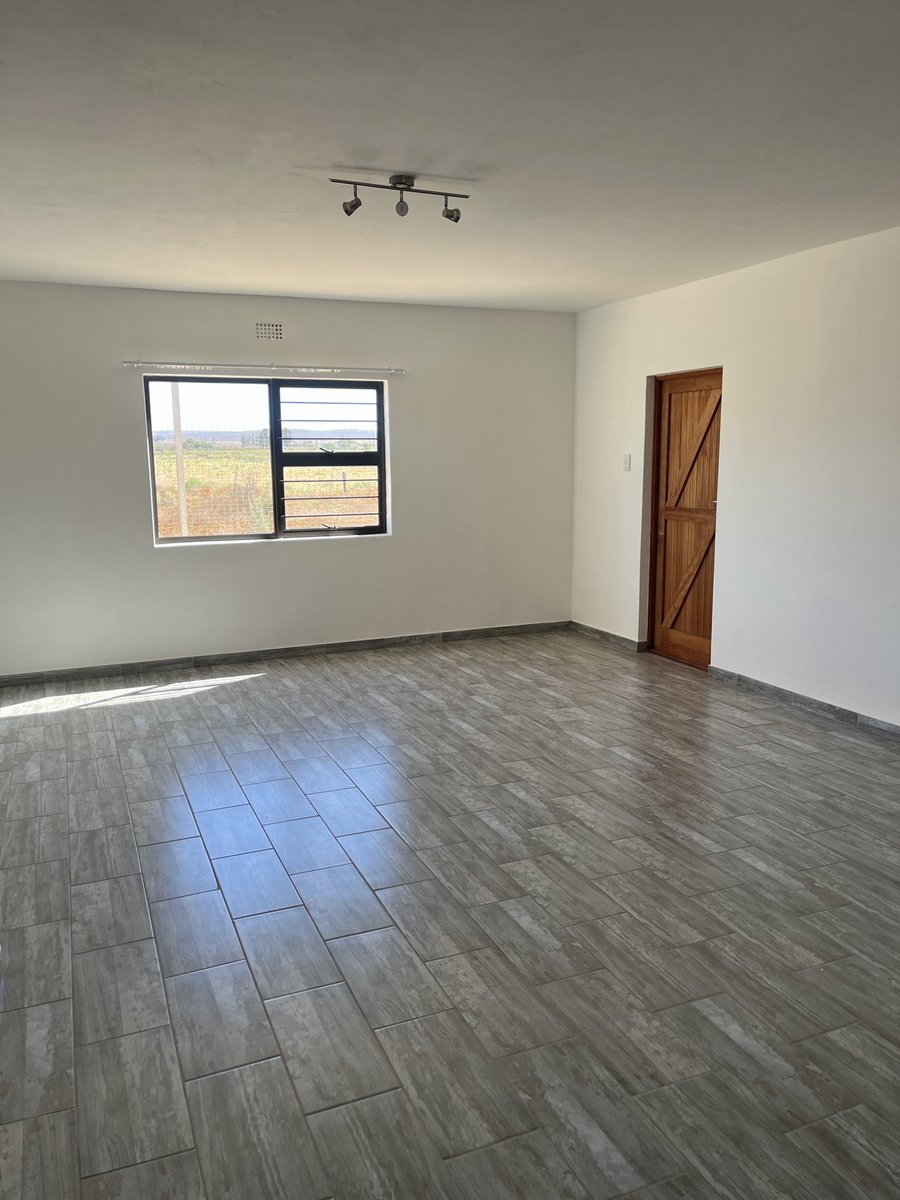 gauta_ngcobo's tweet image. I don’t even have money for champagne and flowers used all of it on deposit. But a win is a win🥹